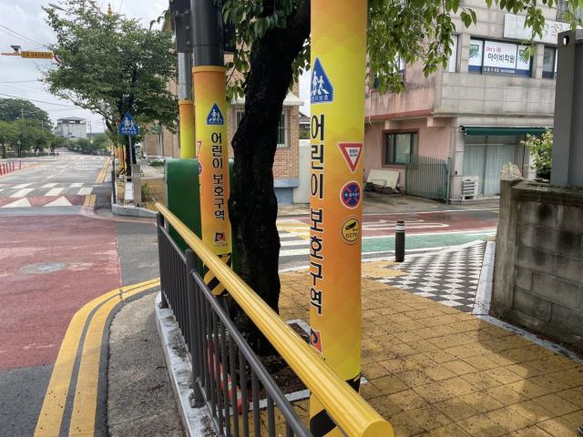 [NSP NEWS Image]안성시, 불법광고 차단…죽산 시내 454주 ‘부착방지 시트’ 설치 완료