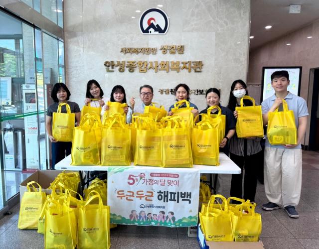 [NSP NEWS Image][시니어]안성시, 1인 가구 ‘두근두근 해피백’ 온정 나눔 진행