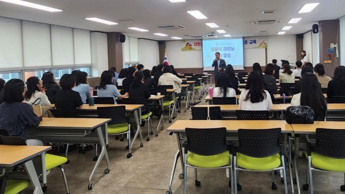 -경상북도안동교육지원청은 지난 20일 안동교육지원청 희망관 3층 회의실에서 ‘2026학년도 늘봄전담인력 역량 강화 연수’를 실시했다. (사진 = 안동교육지원청)