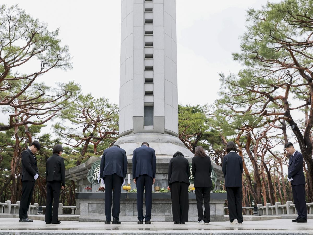 -경주시는 21일 황성공원 충혼탑에서 지난 1년간 순직한 국가유공자들의 숭고한 희생과 위훈을 기리기 위한 위패봉안식을 거행했다. (사진 = 경주시)
