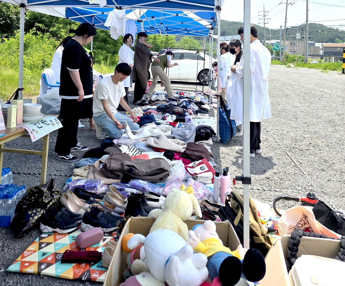 -포항대학교 간호학과는 지난 19일 지역사회 주민을 위한 자선바자회를 개최했다고 밝혔다. (사진 = 포항대학교)