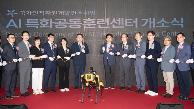 [NSP NEWS Image]구미시, ‘AI특화공동훈련센터’ 개소...구미형 AI 제조혁신 생태계 속도
