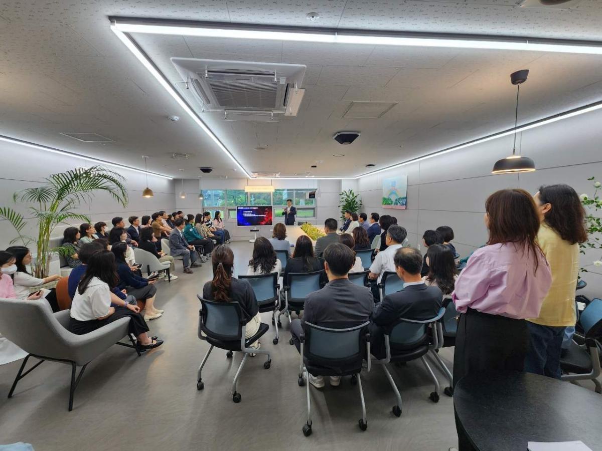 -경상북도교육청은 지난 20일 본청 1층 라운지 102에서 직원 소통 프로그램 ‘수요수다’를 개최했다고 밝혔다. (사진 = 경상북도교육청)