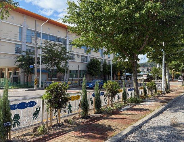 -칠성초등학교 통학로 ‘자녀안심그린숲’ 조성 (사진 = 광양시청)