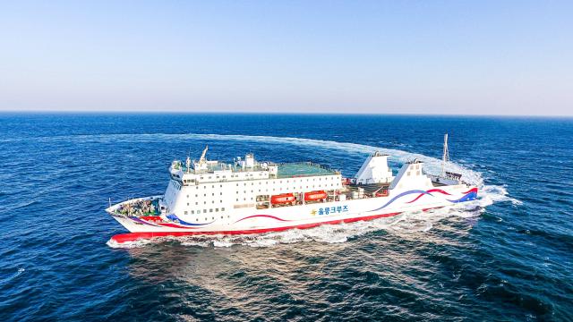 [NSP NEWS Image]울릉크루즈, 응급환자 살리려 한밤중 회항...승객 1088명에 무료 조식 제공