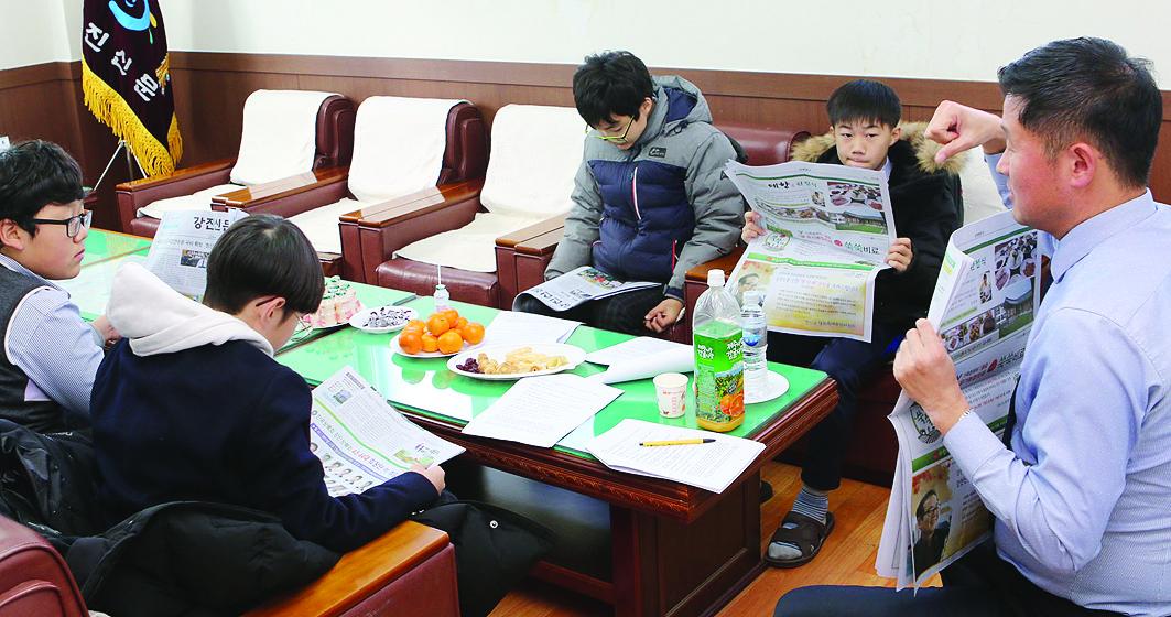 -강진군이 실시한 어린이 기자클럽 교육 장면. (사진 = 강진군)