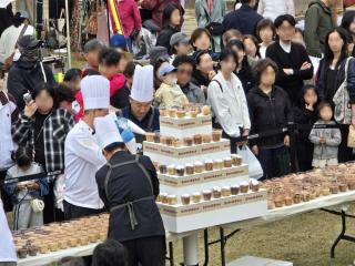 (NSP NEWS Image)[현장 1분 브리핑]강릉 관아 한옥 배경의 미식 축제, 21만 인파 매료