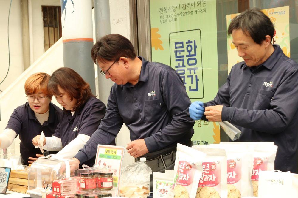 -예천문화관광재단 온 가족이 즐거운 5월 문화장날 시장와락(樂) 개장, 27일 예천상설시장 문화상회 일원서 두 번째 문화장날 개장, 비즈 키링 만들기, 지끈공예체험, 밀랍 김밥초 만