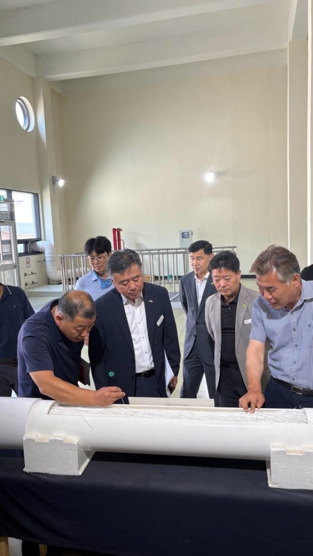 [NSP NEWS Image]경산시 맑은물사업본부·영천시 상수도사업소, 고향사랑기부제 상호 기부 행사 가져