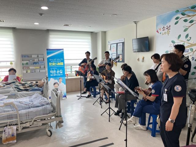 [NSP NEWS Image]군산의료원, 환우·가족 위한 ‘찾아가는 음악회’ 개최