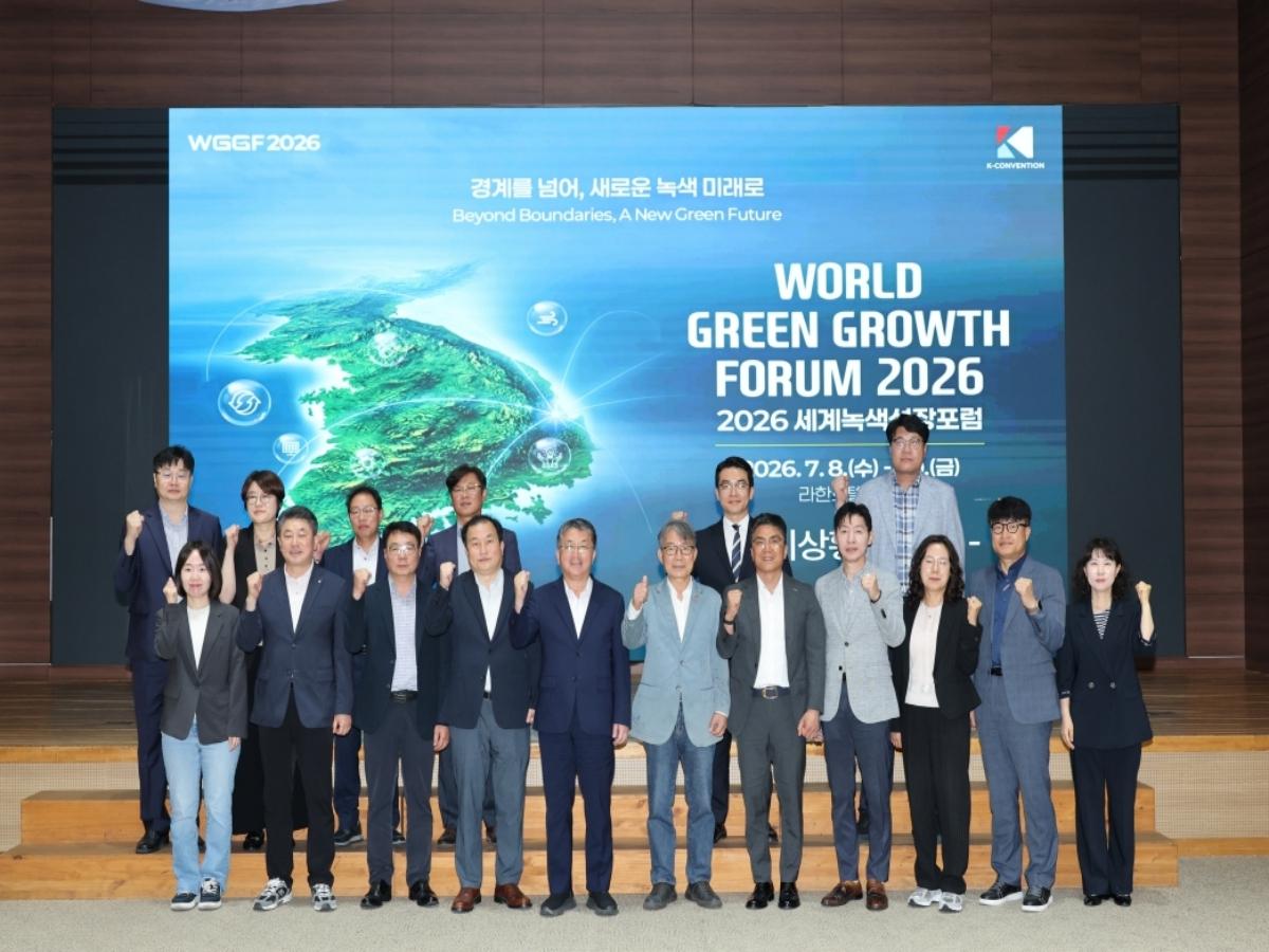 -포항시는 포항국제전시컨벤션센터(POEX)와 함께 27일 시청 대회의실에서 ‘2026 세계녹색성장포럼’ 준비상황 보고회를 개최했다. (사진 = 포항시)