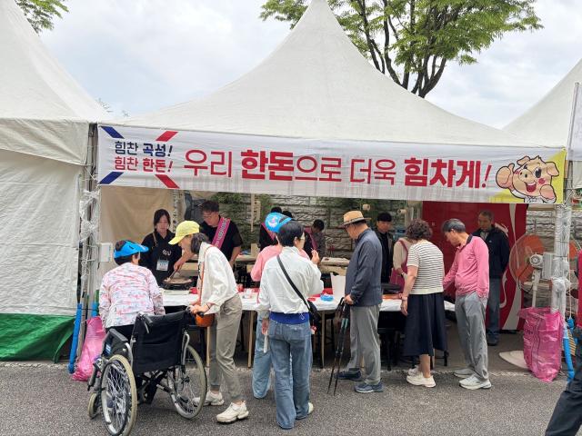[NSP NEWS Image]곡성군, ‘제16회 곡성세계장미축제’ 연계 축산물 시식 행사 운영