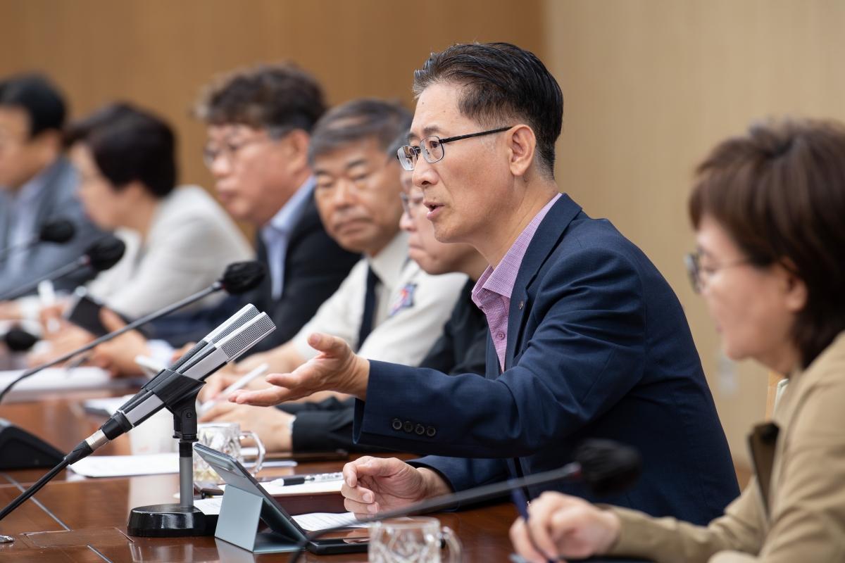 -경상북도는 28일 황명석 경상북도지사 권한대행 행정부지사 주재로 간부회의를 열었다. (사진 = 경상북도)