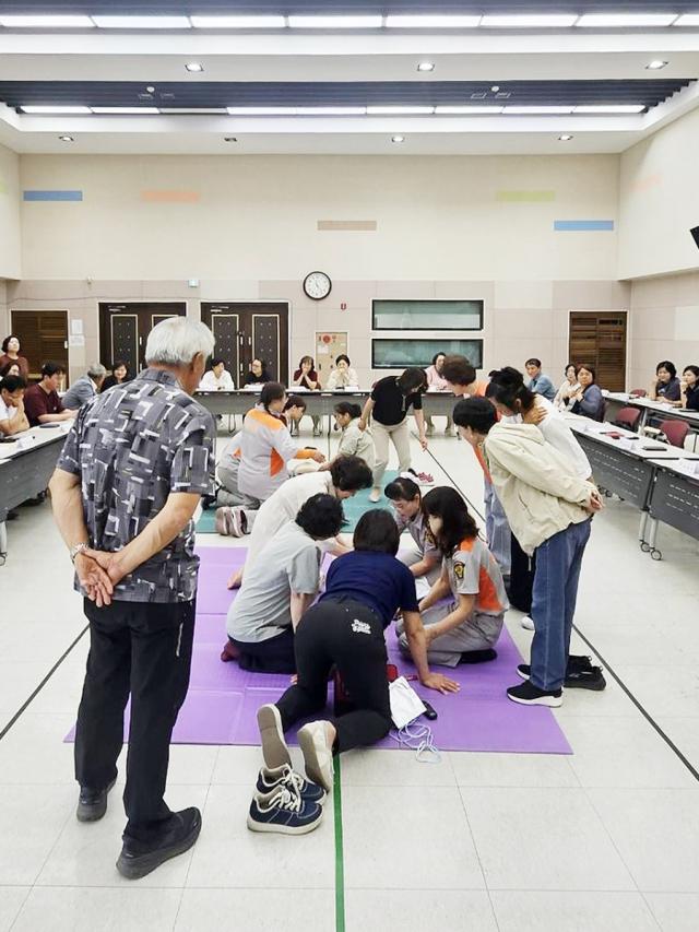 [NSP NEWS Image]의왕시 청계동 통장협의회, 의용소방대와 손잡고 ‘심폐소생술 교육’ 실시