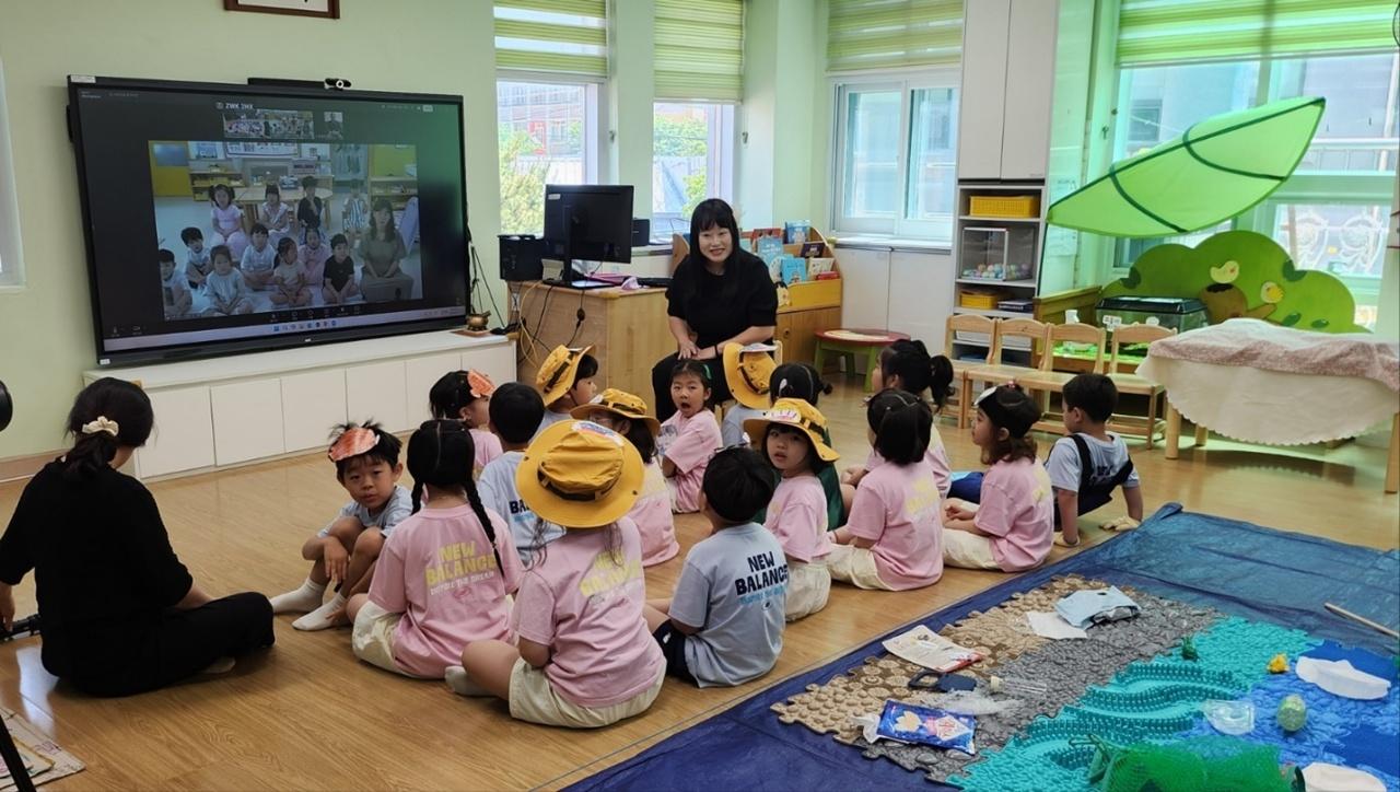 -완도유치원에서 29일 ‘전남-광주 생태 이음 프로젝트’를 주제로 한 유아 2030교실 수업공개가 진행되고 있다. (사진 = 전남교육청)