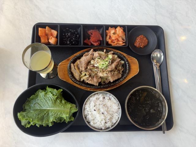 [NSP NEWS Image]안성시, 휴게소 특화 ‘ex-food’ 신메뉴 ‘안성꿀배불고기 정식’ 출시