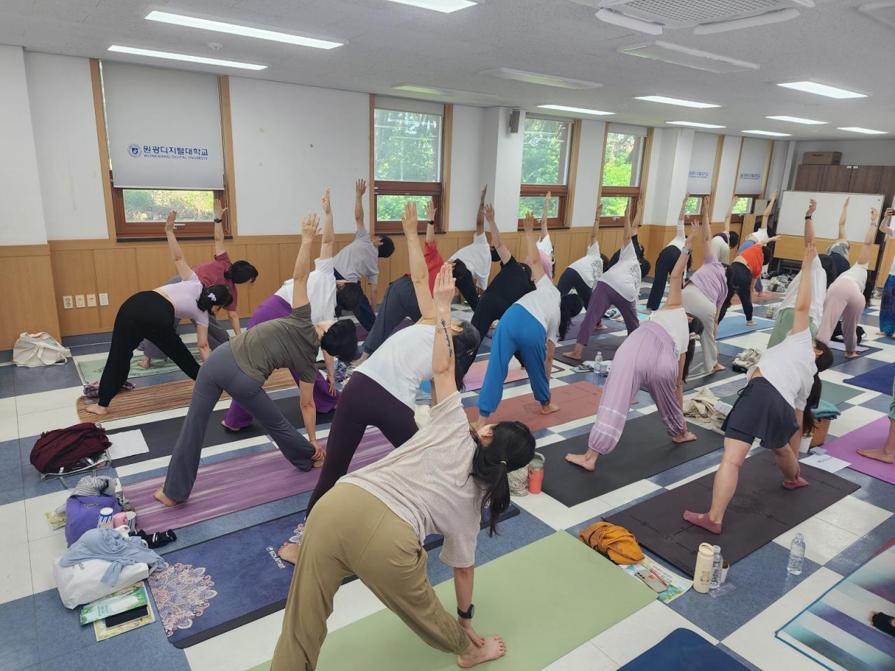 -지난달 31일 익산 본교에서 개최된 ‘요가명상 워크숍’ 모습. (사진 = 원광디지털대)