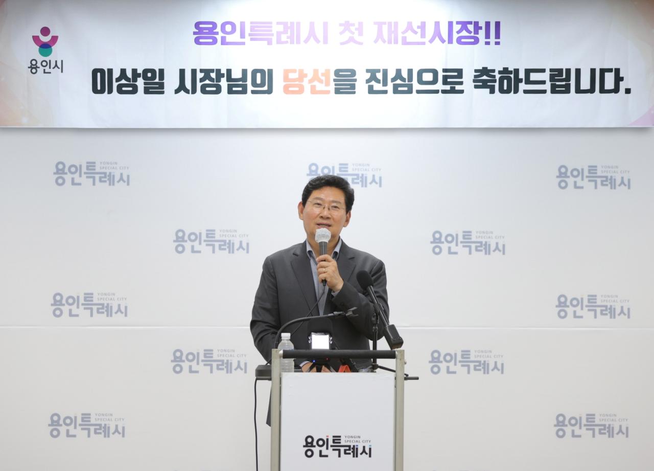 -이상일 용인특례시장이 4일 시청 브리핑룸에서 당선 기자회견을 하고 있다. (사진 = 용인특례시)