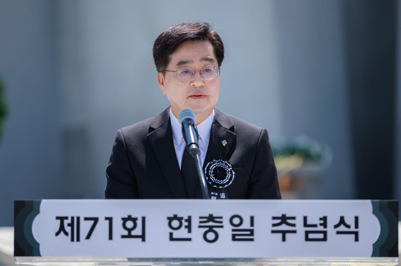 -6일 오전 수원특례시 현충탑에서 진행된 제71회 현충일 추념식에서 김동연 경기도지사가 추도사를 하고 있다. (사진 = 경기도)