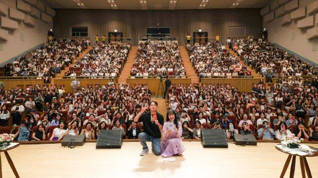 -2026 광양시 올해의 책 선정 도서 ‘첫 여름, 완주’ 북토크 참석자 기념 찰영 (사진 = 광양시청)
