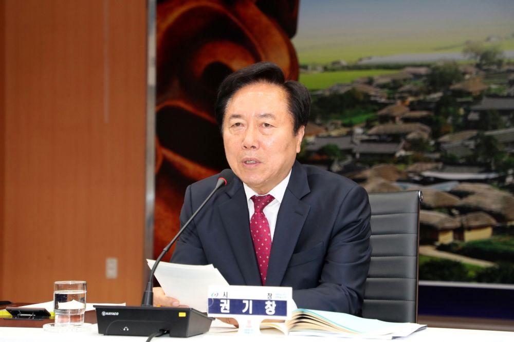 -안동시는 대규모 국책사업 대응, 지역 성장 기반 마련, 시민 생활 개선 등 주요 역점사업이 속도감 있게 추진될 수 있도록 부서 간 협업 체계를 강화하고 시민이 체감할 수 있는 성과