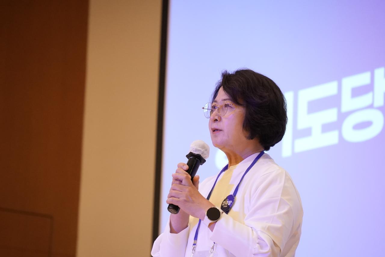 -추미애 경기도지사 당선자가 워크숍에서 시민 체감 행정에 대한 각오를 밝히고 있다. (사진 = 더불어민주당 경기도당)