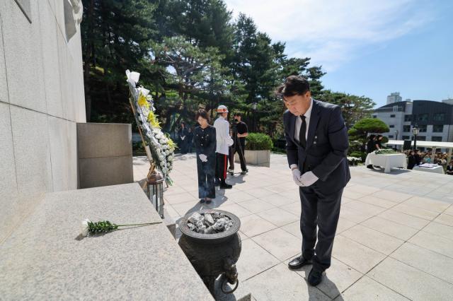 [NSP NEWS Image]군포시, 한얼공원 현충탑서 ‘제71회 현충일 추념식’ 진행