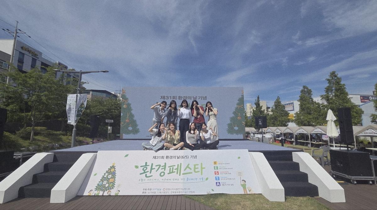 -위덕대학교 유아교육과는 지난 5일 포항 철길숲 야외광장에서 열린 ‘환경페스타’ 프로그램에 참여했다. (사진 = 위덕대학교)