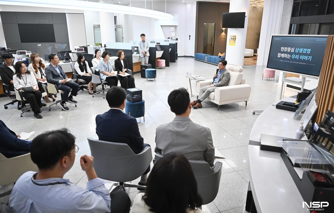 -박춘원 전북은행장이 영업점 순방을 시작으로 현장 중심의 소통 경영에 본격 나섰다. (사진 = 전북은행)