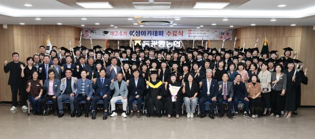 -동광양농협 제24기 여성아카데미 수료식 참석자 기념 찰영 (사진 = 동광양농협)