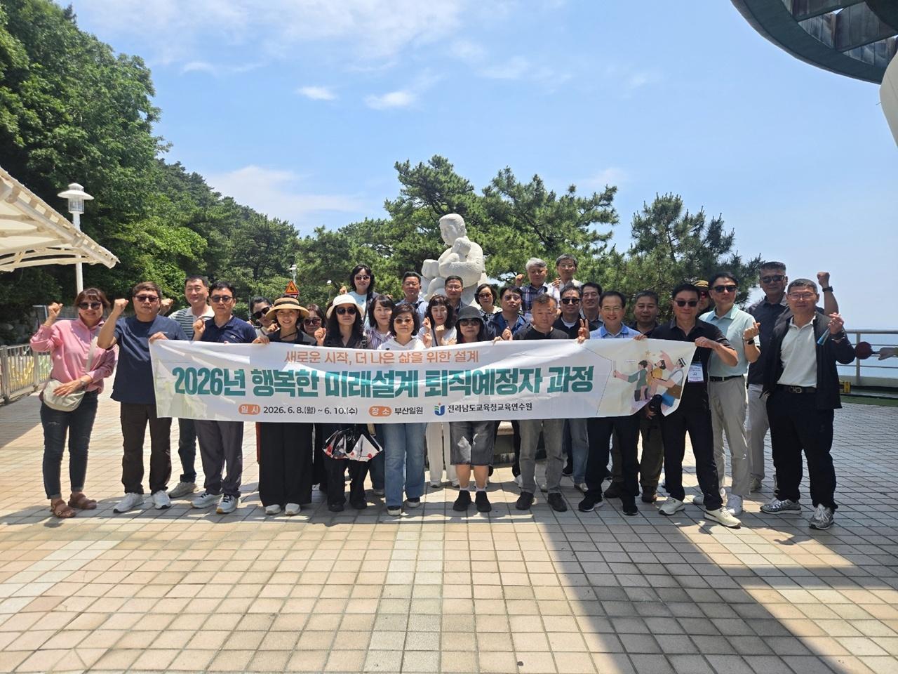 -장흥군이 10일 정남진장흥토요시장에서 ‘수산물 온누리상품권 환급행사’를 실시하고 있다. (사진 = 장흥군)