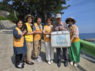 (NSP NEWS Image)[우리 동네 온기 한 스푼] 울릉적십자 해돋이봉사팀, 혹서기 물품 전달