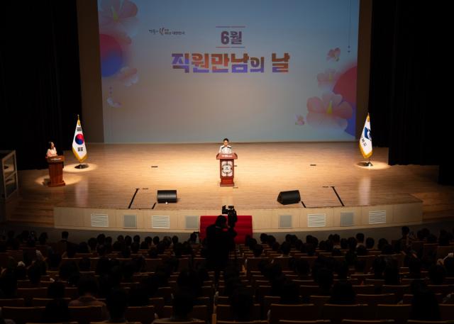 [NSP NEWS Image]이철우 경북도지사, 재선 후 도정 복귀...‘직원 만남의 날’ 개최