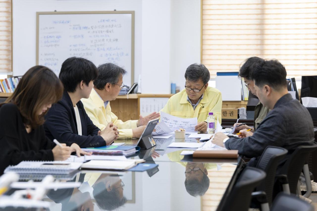 -15일, 민선9기 군정혁신 정책공약지원단이 출범해 울릉군청에서 회의를 열고 있다. (사진 = 울릉군청 제공)