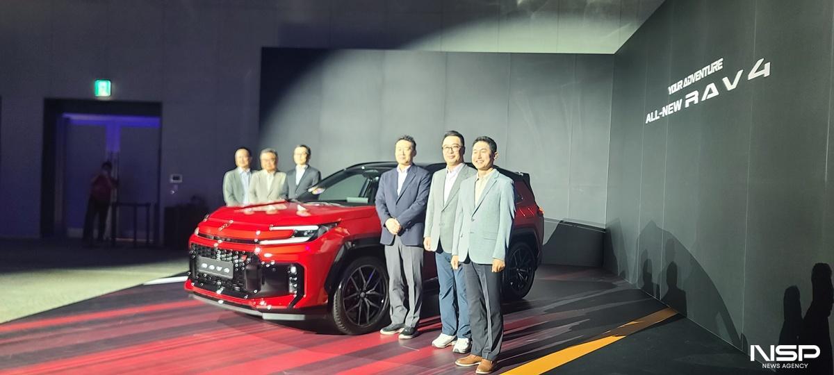 -올 뉴 RAV4(ALL-NEW RAV4)와 토요타와 토요타코리아 관계자들 (= 강은태 기자)