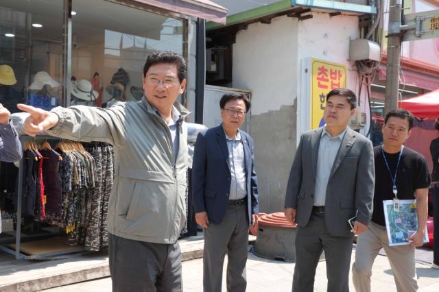 [NSP NEWS Image]이상일 용인시장, 백암 5일장 현장 방문…주차 단속 탄력 운영 검토