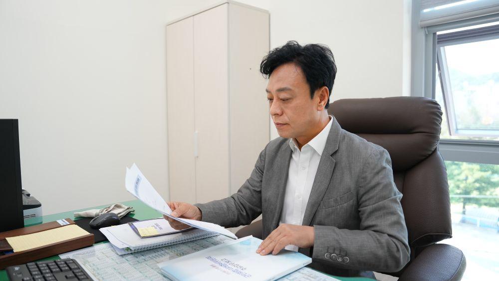 -이번 업무 협의에는 최기영 봉화군수 당선인이 직접 참석해 부서별 주요 현안과 업무 추진 상황을 공유하고 핵심사업과 향후 과제에 대한 심도 있는 논의를 진행했다. (사진 = 봉화군)