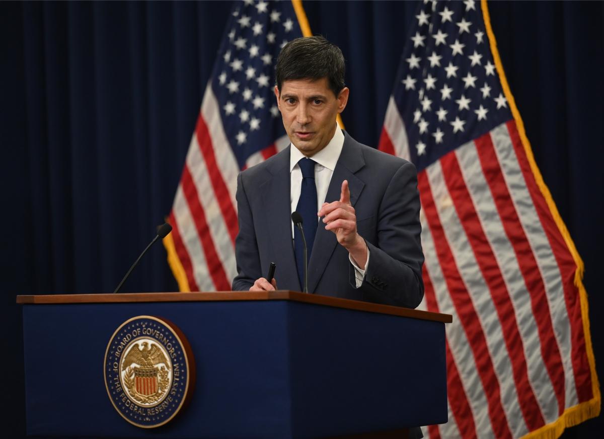-케빈 워시(Kevin Warsh) 미국 연방준비제도(Fed) 의장이 17일(현지시간) 미국 워싱턴 D.C.에서 연방공개시장위원회(FOMC) 회의 직후 기자회견을 진행하고 있다. (