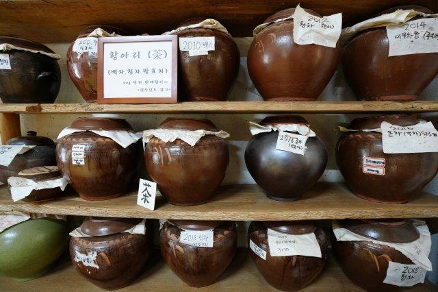-구층암 차를 항아리에서 숙성을 하는 과정 (사진 = 지리산대화엄사리)