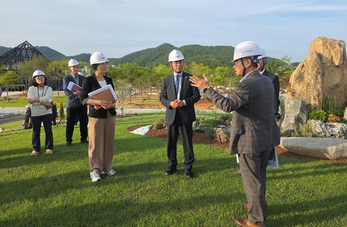 -서영학 여수시장 당선자가 진모지구 섬박람회장을 찾아 기반시설 현장 점검을 했다. (사진 = 여수시)