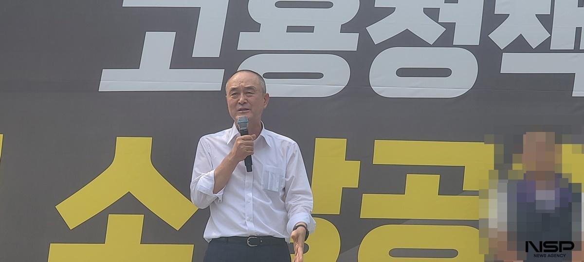 -송치영 소상공인연합회장이 정부와 국회를 향해 소상공인 단결권과 교섭권을 요구하고 있다. (사진 = 강은태 기자)