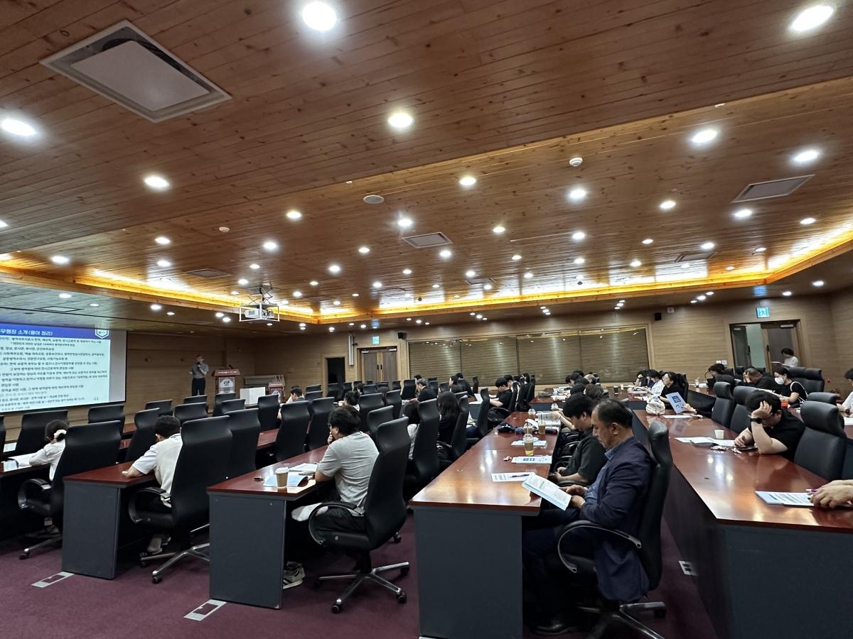 -대구경북지방병무청은 19일 경북 안동에서 경북 북부지역 8개 지방자치단체 병무담당 직원 100여 명을 대상으로 퇴직공무원을 활용한 ‘병무담당 전시업무교육’을 실시했다고 밝혔다. (