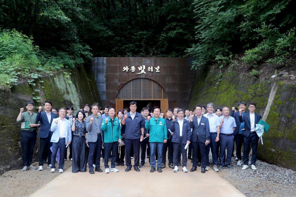 -이번 회의는 원도심과 월영교를 잇는 테마거리 조성사업을 비롯해 연계 사업으로 추진하고 있는 숲속 스카이워크 조성, 테마거리~관광거점센터 간 인도교 설치, 안동댐 주변 야간경관 개선