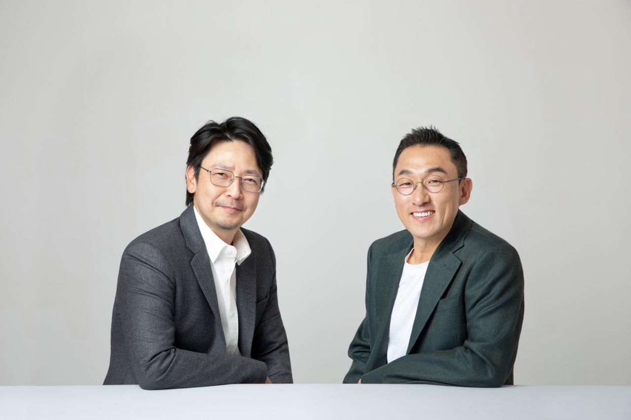 -카카오게임즈 이시우 공동대표(좌)와 카카오게임즈 김태환 공동대표. (사진 = 카카오게임즈)