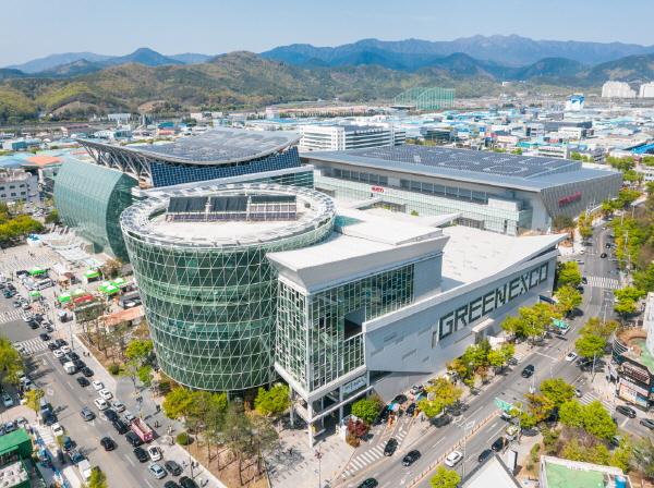 -이차전지 및 전기차, 충전설비 산업 전문 전시회인 ‘2026 배터리 차징쇼(BCS 2026)’가 오는 24일부터 26일까지 3일간 대구 엑스코 동관에서 열린다. (사진 = 대구 엑