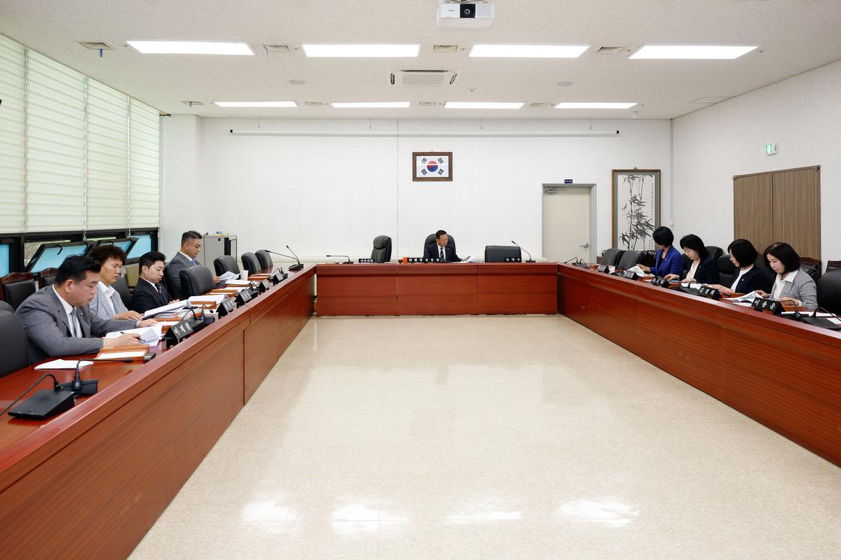 -22일 화성시의회 수원 군공항 화성이전 반대 특별위원회 제4차 회의가 진행되고 있다. (사진 = 화성시의회)