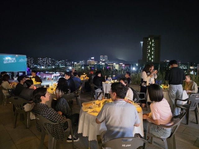 -청년버디사업 첫 행사인 ‘웰컴 버디데이’ 버스킹 공연과 함께하는 자유 시간 (사진 = 광양시청)
