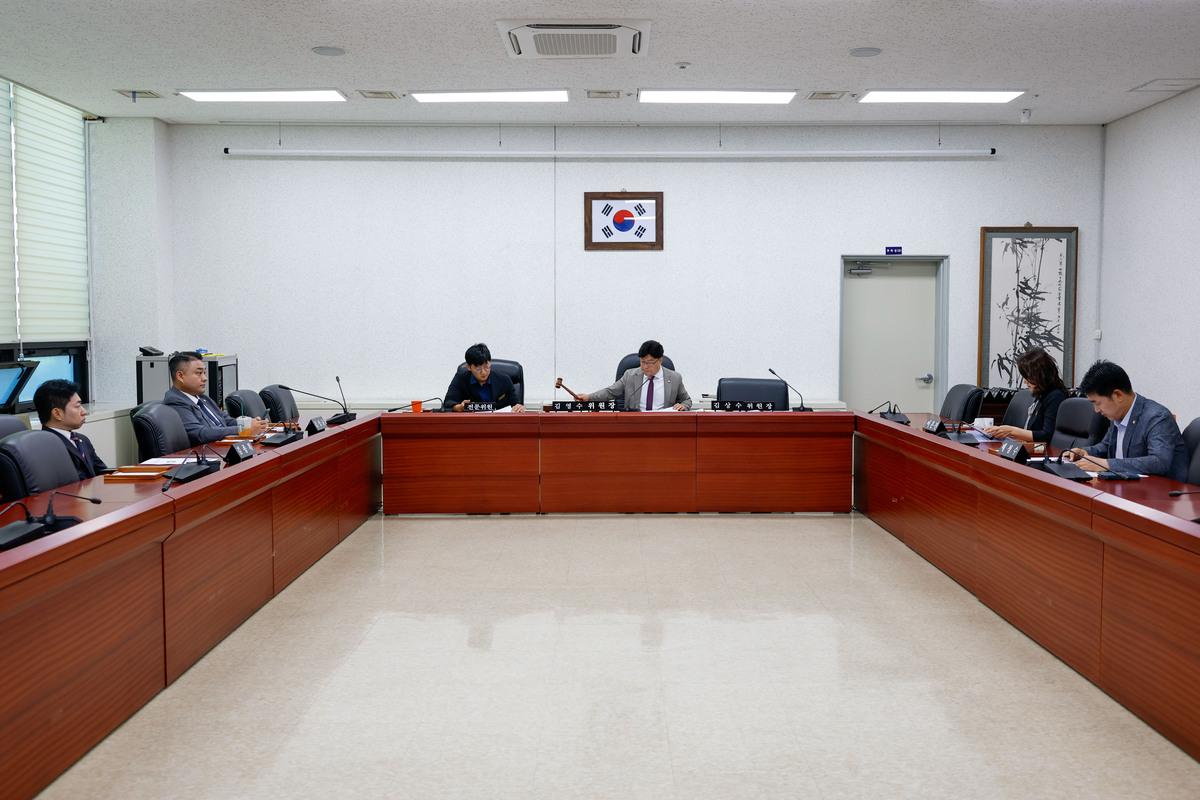 -23일 동탄 유통3부지 개발 갈등 조정 특별위원회가 회의를 하고 있다. (사진 = 화성시의회)