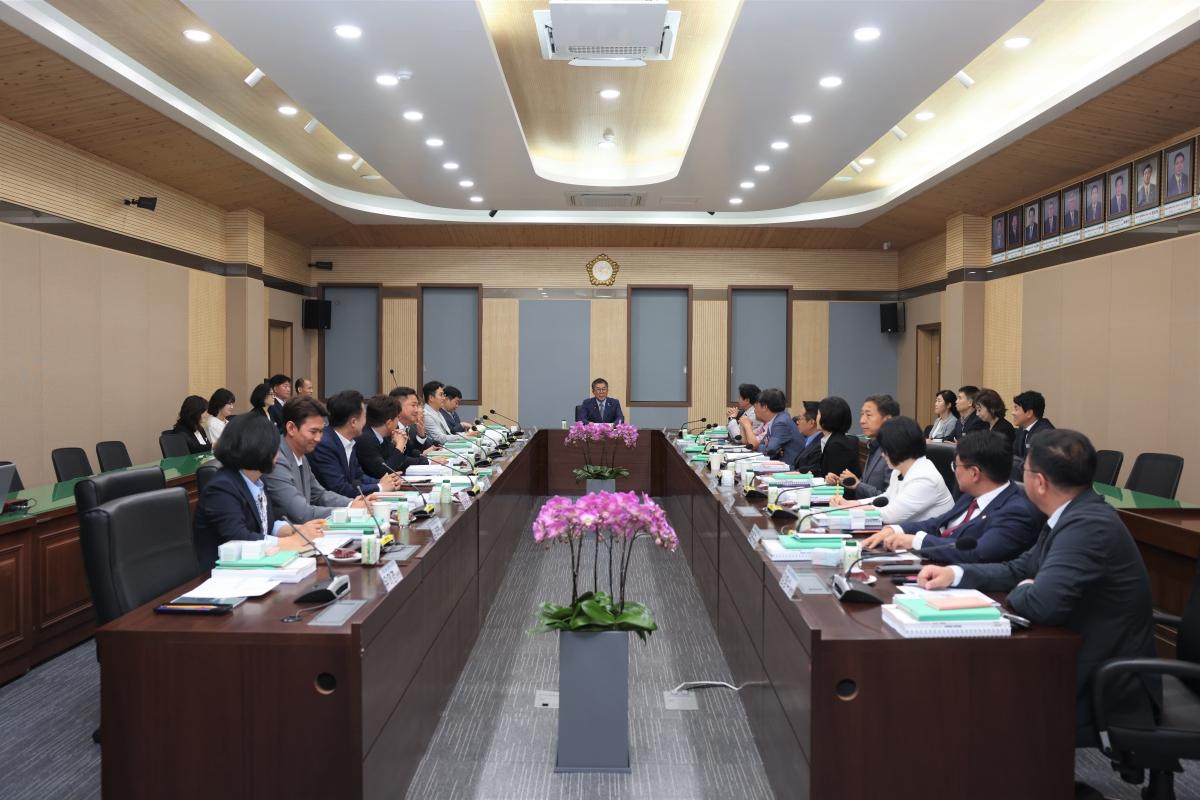 -22일 시의회 간담회장에서 진행된 제10대 평택시의회 의원 당선인 오리엔테이션 모습. (사진 = 평택시의회)