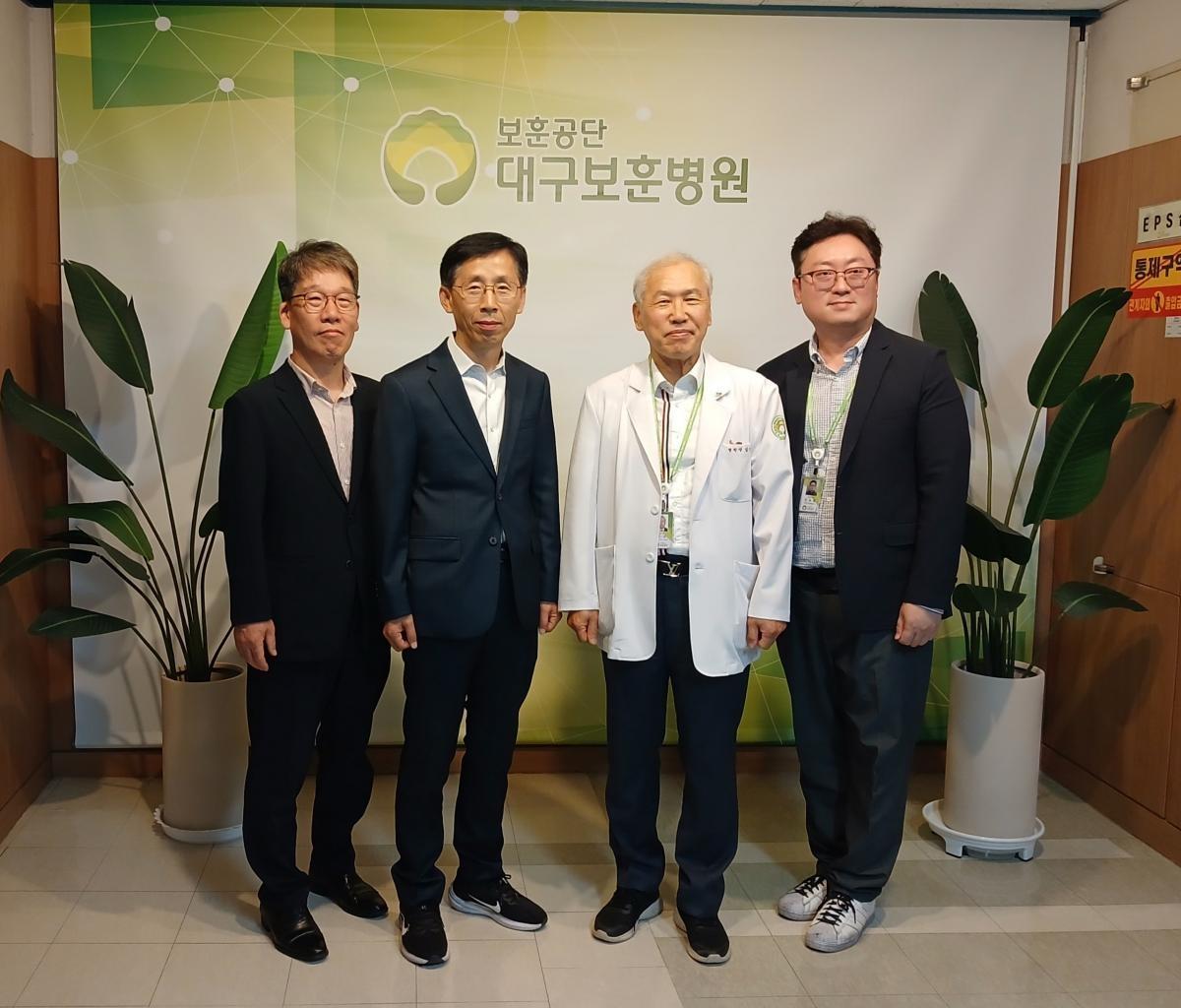 -임준모 대구경북지방병무청장은 24일 대구보훈병원(대구 달서구 소재)을 방문해 병원장과 환담하고 사회복무요원들을 만나 격려했다. (사진 = 대구경북지방병무청)